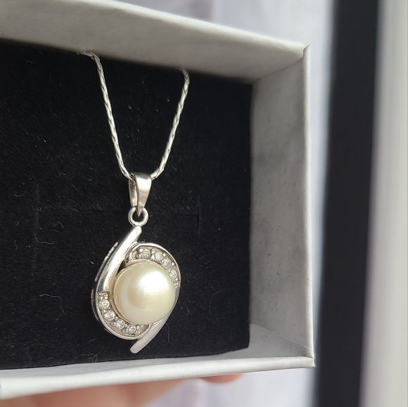 Cultured Pearl  Pendant with Chain in 925 Silver - Picture 4 of 11